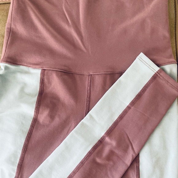 Love the Process Geometric two-tone leggings - Picture 3 of 5